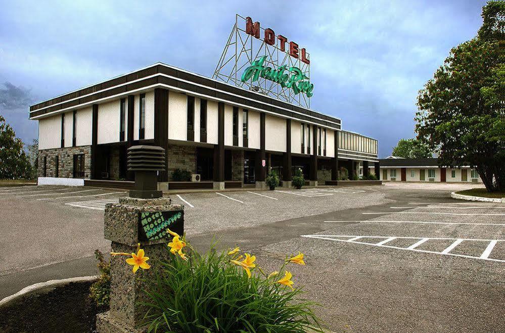 Hotel Le Hauterive Baie-Comeau Exterior photo